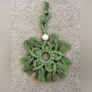 Green Holiday Snowflake Macramé Ornament